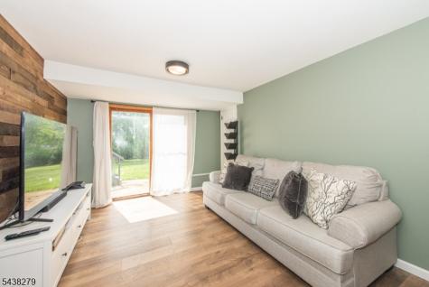 6 Honeyman Drive Roxbury NJ 07876