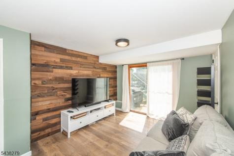 6 Honeyman Drive Roxbury NJ 07876