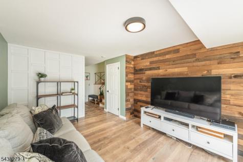 6 Honeyman Drive Roxbury NJ 07876