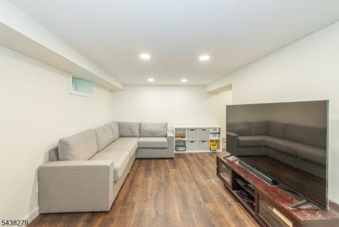 6 Honeyman Drive Roxbury NJ 07876