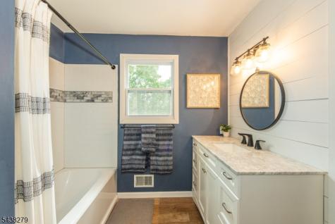 6 Honeyman Drive Roxbury NJ 07876