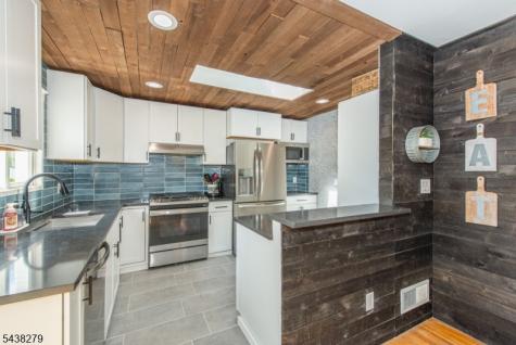 6 Honeyman Drive Roxbury NJ 07876