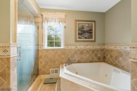 6 Varnon Court Hillsborough NJ 08844