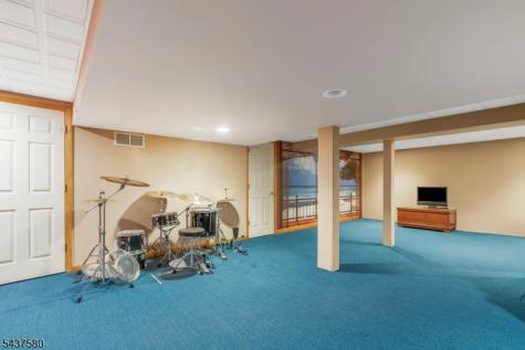 6 Varnon Court Hillsborough NJ 08844