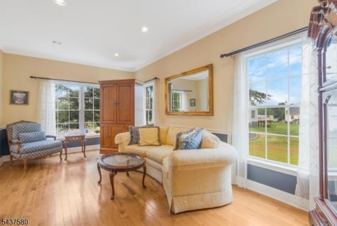 6 Varnon Court Hillsborough NJ 08844