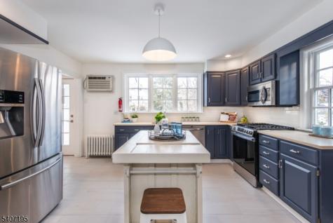 25 Melrose Place Montclair NJ 07042