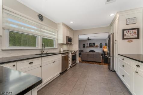 17 Partridge Run Washington NJ 07882