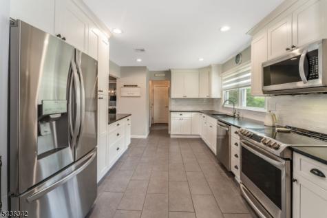 17 Partridge Run Washington NJ 07882