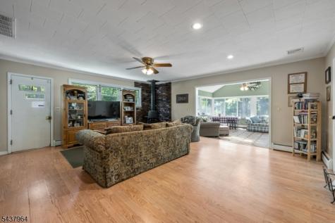 12 Waibel Drive Allendale NJ 07401