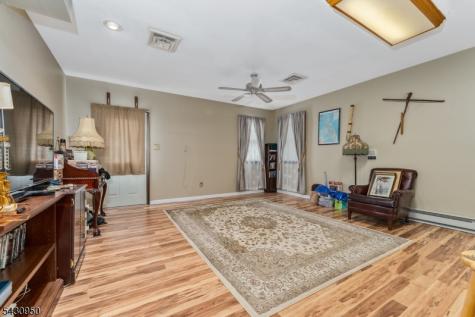 12 Church Road Holland NJ 08848