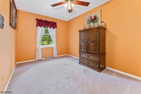 12 Church Road Holland NJ 08848