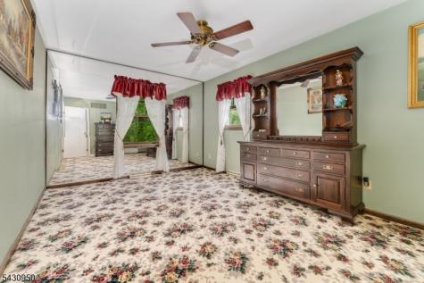12 Church Road Holland NJ 08848