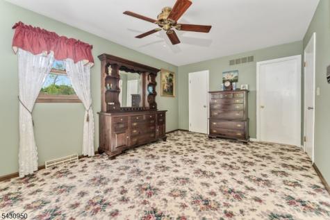 12 Church Road Holland NJ 08848