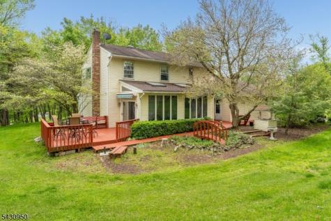 12 Church Road Holland NJ 08848