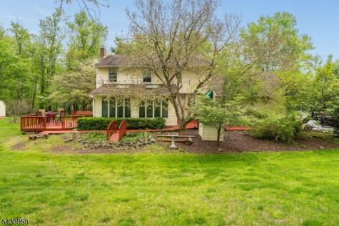 12 Church Road Holland NJ 08848