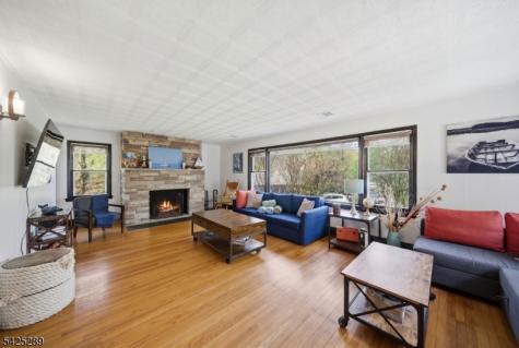 11 Deane Road Hopatcong NJ 07843