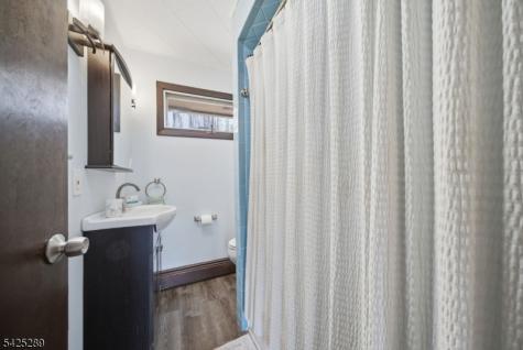 11 Deane Road Hopatcong NJ 07843