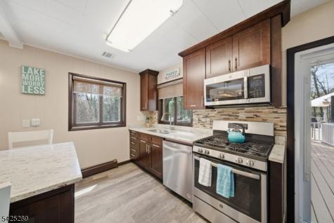 11 Deane Road Hopatcong NJ 07843