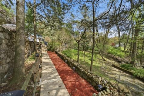 11 Deane Road Hopatcong NJ 07843