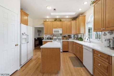 140 Bunker Hill Road Franklin NJ 08540