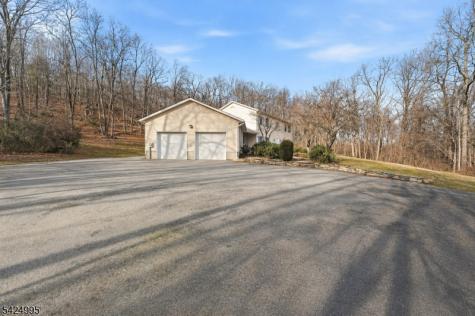 611 Snake Den Road West Milford NJ 07480