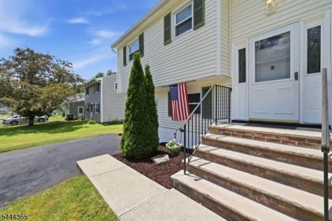 9 Brearly Crescent Mount Olive NJ 07836
