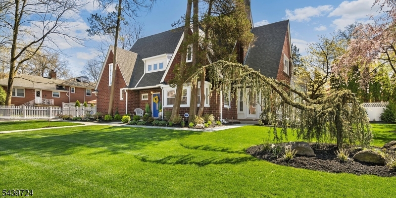 206 Lakeview Avenue Leonia NJ 07605