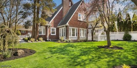 206 Lakeview Avenue Leonia NJ 07605