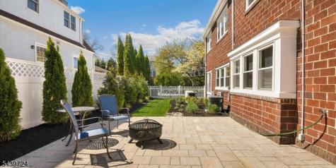 206 Lakeview Avenue Leonia NJ 07605