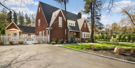 206 Lakeview Avenue Leonia NJ 07605