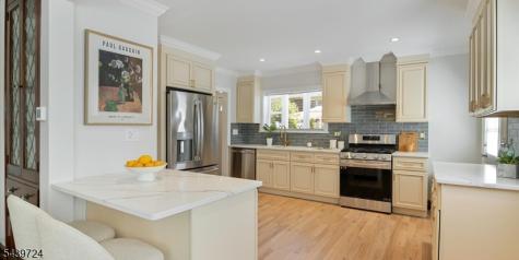 206 Lakeview Avenue Leonia NJ 07605