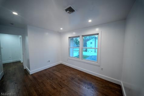 51 Greenwich Drive Bergenfield NJ 07621