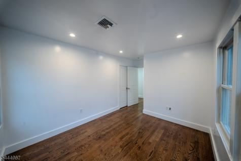 51 Greenwich Drive Bergenfield NJ 07621