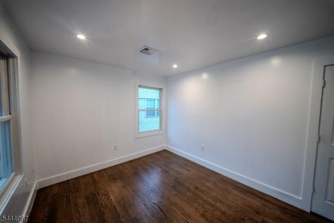 51 Greenwich Drive Bergenfield NJ 07621