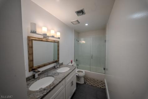 51 Greenwich Drive Bergenfield NJ 07621