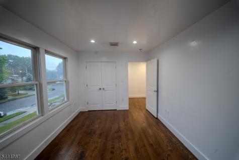 51 Greenwich Drive Bergenfield NJ 07621