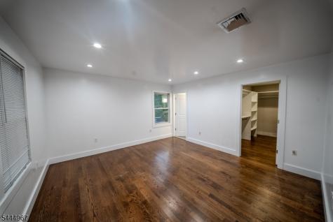 51 Greenwich Drive Bergenfield NJ 07621