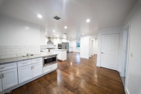 51 Greenwich Drive Bergenfield NJ 07621