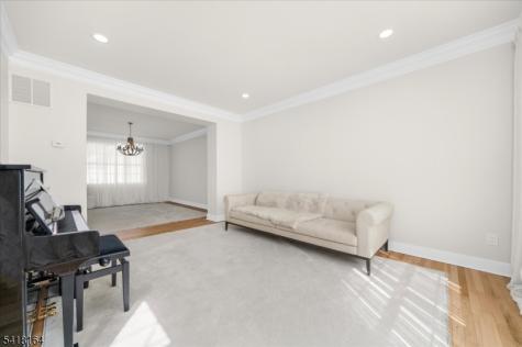 86 Treetops Circle Franklin NJ 08540