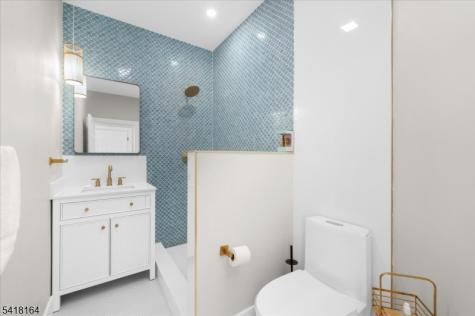 86 Treetops Circle Franklin NJ 08540