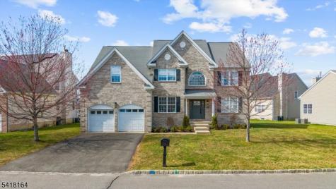 86 Treetops Circle Franklin NJ 08540