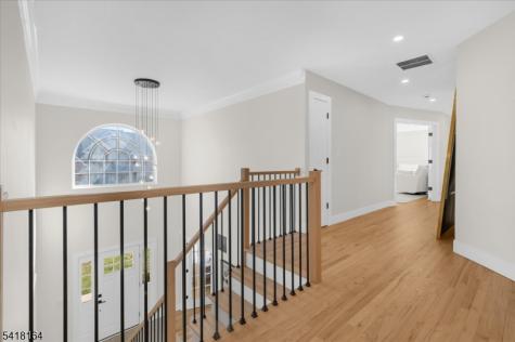 86 Treetops Circle Franklin NJ 08540