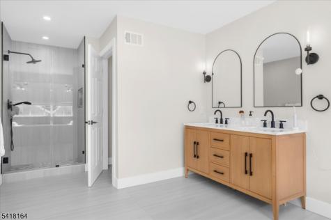 86 Treetops Circle Franklin NJ 08540