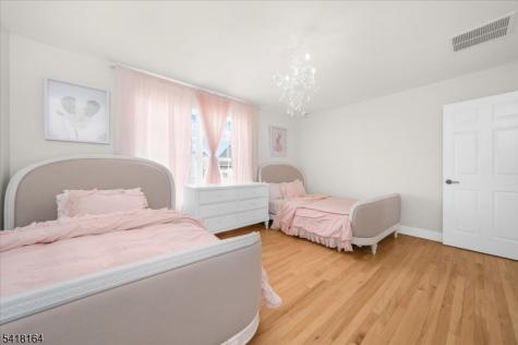 86 Treetops Circle Franklin NJ 08540