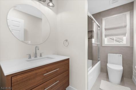 86 Treetops Circle Franklin NJ 08540