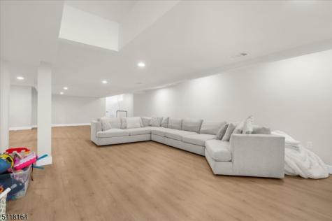 86 Treetops Circle Franklin NJ 08540