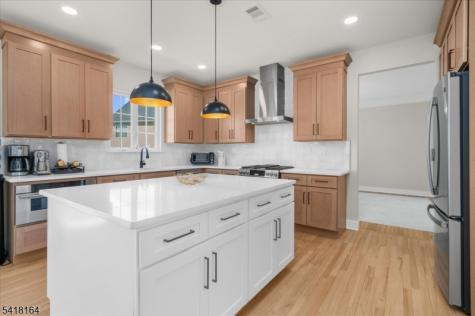 86 Treetops Circle Franklin NJ 08540