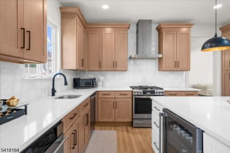 86 Treetops Circle Franklin NJ 08540