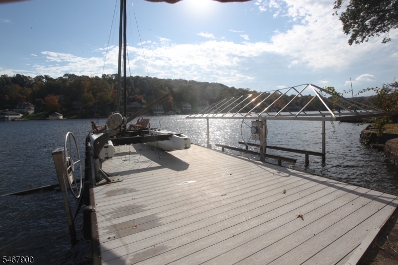 76 Ithanell Road Hopatcong NJ 07843