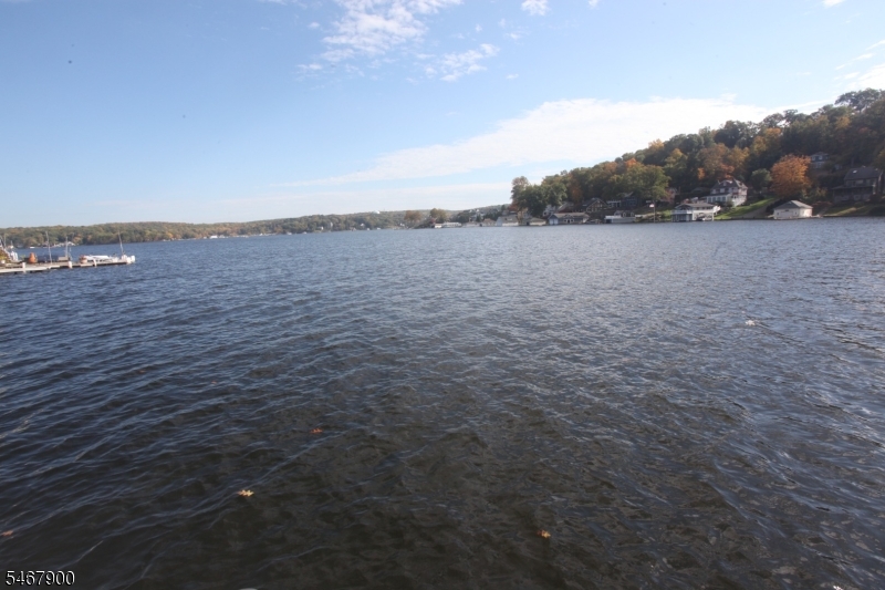 76 Ithanell Road Hopatcong NJ 07843